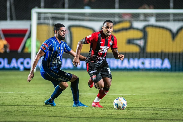 Dionísio pelo Vitória por Victor Ferreira/EC Vitória