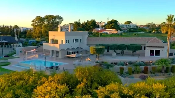 Mansão de CR7 por Reprodução