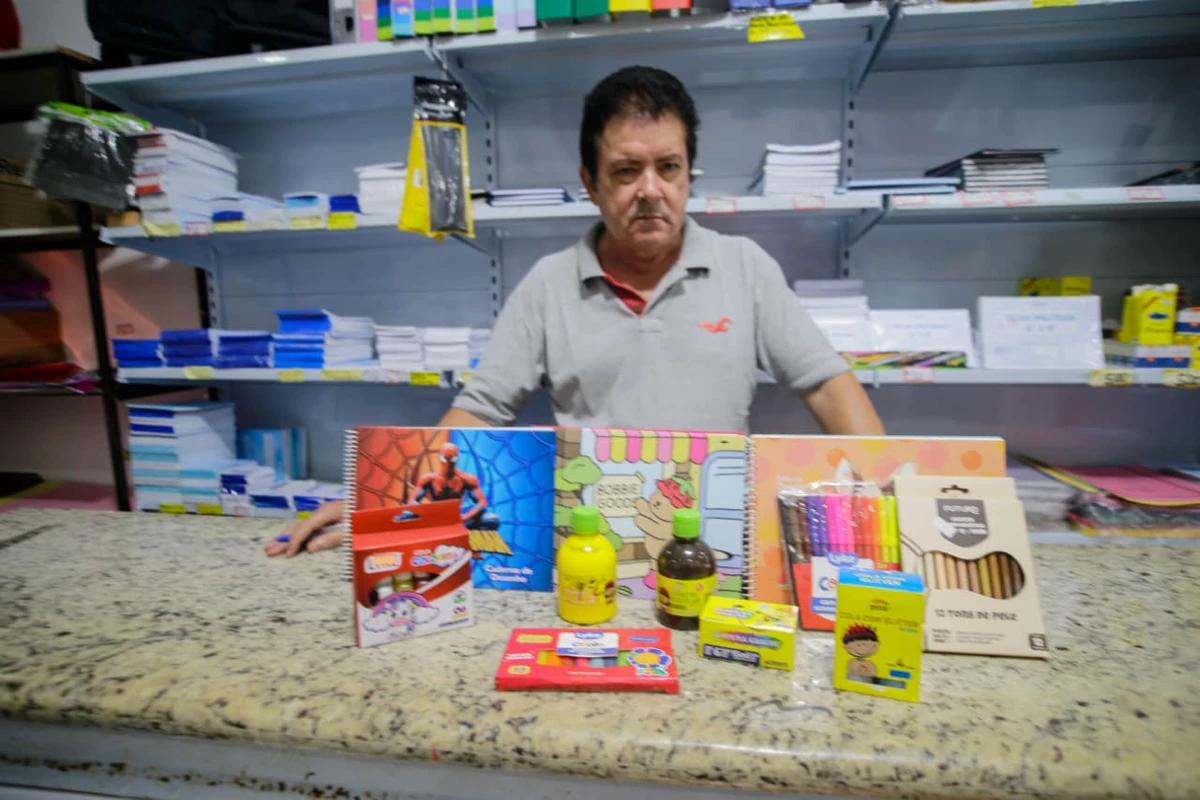 Materiais escolares em Salvador por Arisson Marinho/CORREIO