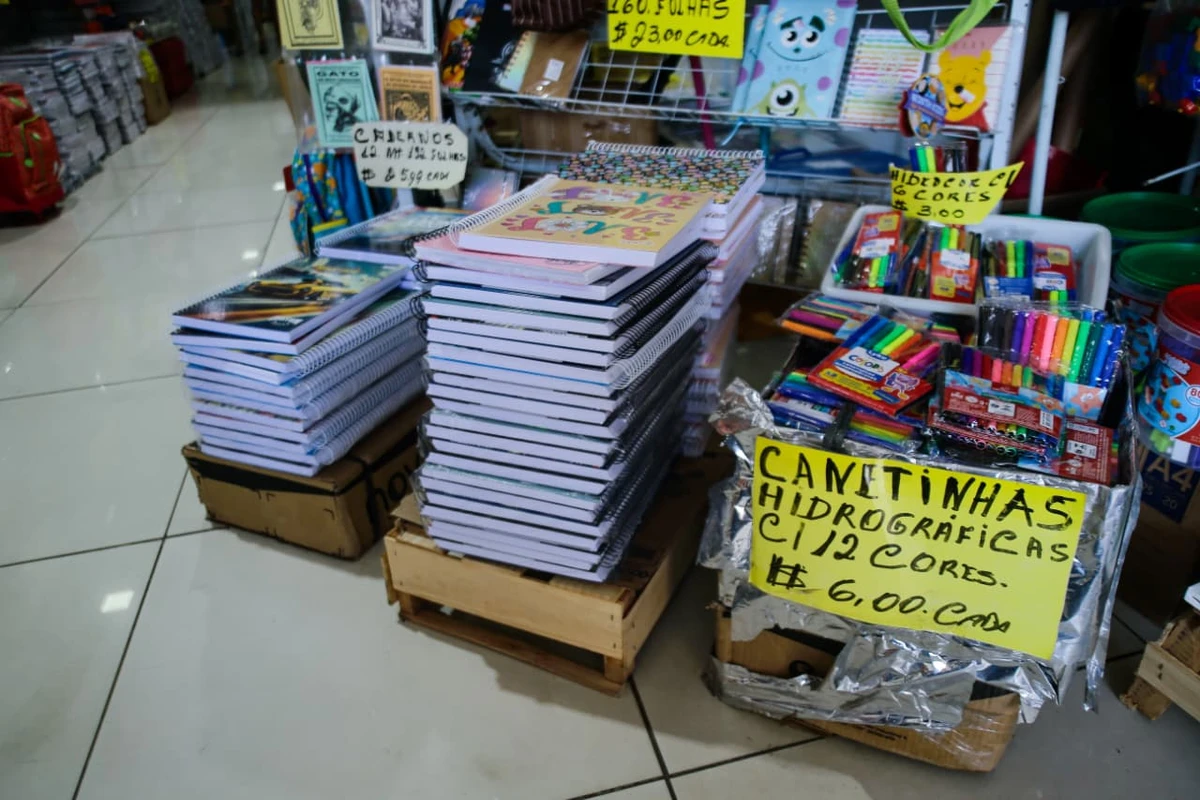 Materiais escolares em Salvador por Arisson Marinho/CORREIO