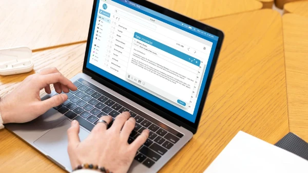 O Google Gmail se consolidou como o principal serviço de e-mail, especialmente com o público casual