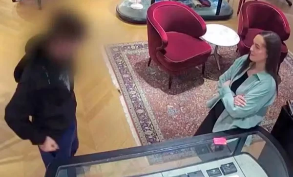 Professora Rebecca Joynes por Reprodução