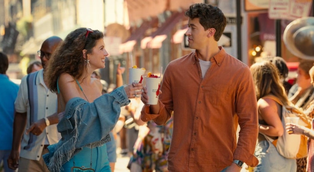  De Férias com Você, filme baseado no livro homônimo de Emily Henry, estreia nesta sexta-feira (9), com Emily Bader e Tom Blyth como protagonistas por Netflix/Divulgação