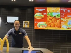 Imagem - Técnico de elite larga futebol para ser gerente no McDonald's