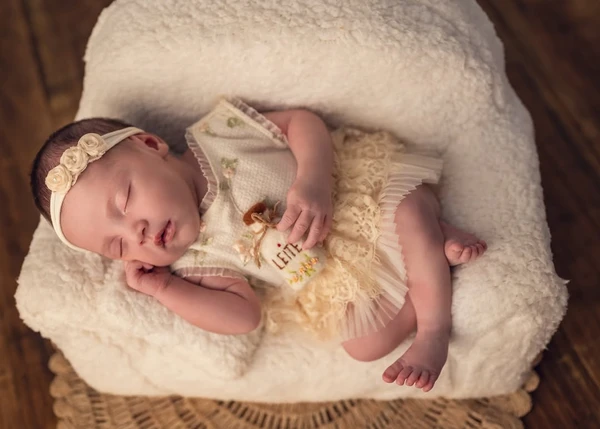 Bebê nasce com dois dentes e viraliza nas redes sociais; veja fotos por Reprodução