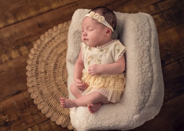 Bebê nasce com dois dentes e viraliza nas redes sociais; veja fotos por Reprodução