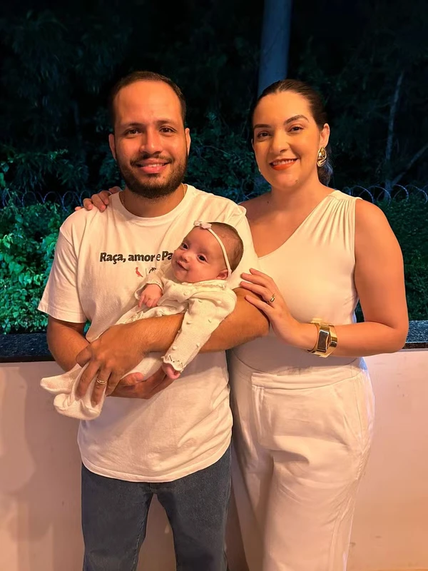 Bebê nasce com dois dentes e viraliza nas redes sociais; veja fotos por Reprodução