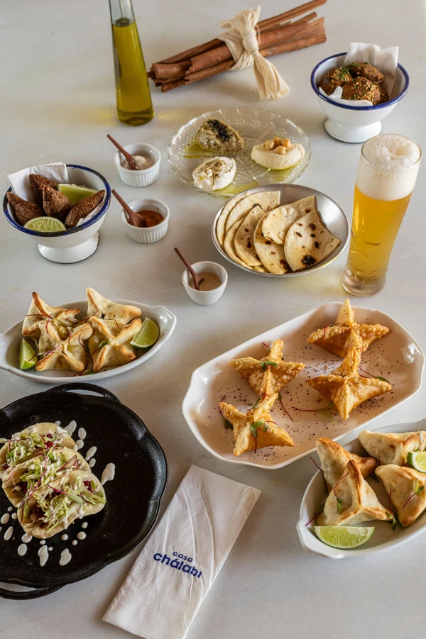 Casa Chálabi: Chopp Heineken dobrado por R$16. Dias e horário: de terça a sábado, das 16h às 19h. Localização: Rua Professora Almerinda Dultra, 67, Rio Vermelho.   por Divulgação