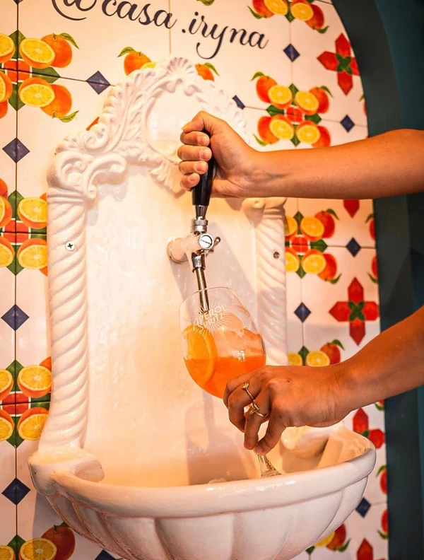 Extra: 
Casa Iryna: Aperol Spritz à vontade por R$ 120 por pessoa. Dia e horário: quarta-feira, das 19h às 22h. Endereço: Rua Alexandre Herculano, nº 57, Pituba.  por Divulgação