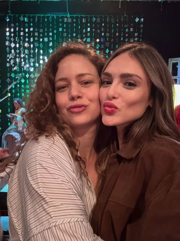 Leandra Leal e Isabelle Drummond serão mãe e filha em Coração Acelerado, próxima novela das 7  por Reprodução/Instagram