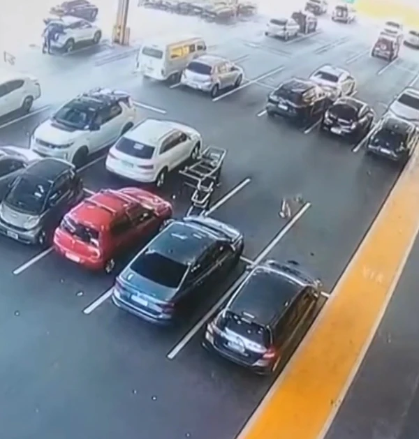 Mulher é sequestrada em estacionamento após fazer compras em supermercado por Reprodução / g1 SP