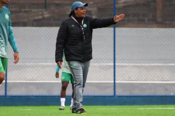 Nívia de Lima no comando da Chapecoense por Carla Cenci/ACF