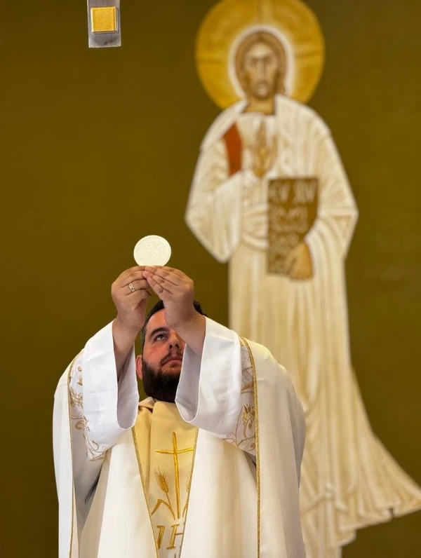 Padre Edson Ribeiro, o padre nerd por Divulgação