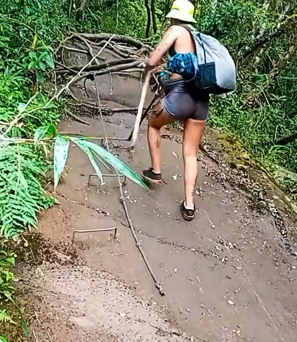 Publicações feita por amiga que abandonou jovem em trilha são criticadas nas redes  por Reprodução