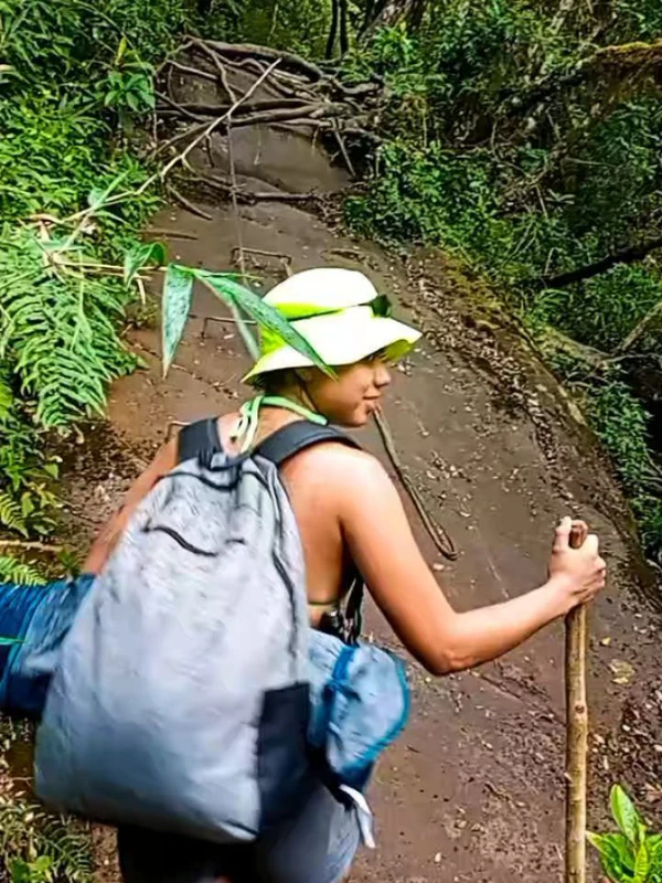 Publicações feita por amiga que abandonou jovem em trilha são criticadas nas redes  por Reprodução