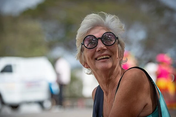 Saiba por que os cabelos brancos surgem e o que eles dizem sobre você.