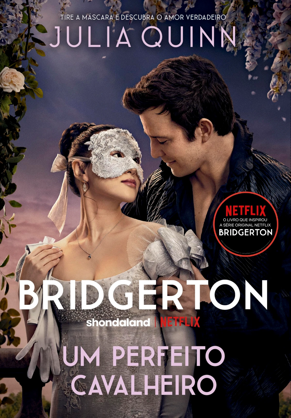 Um perfeito cavalheiro, de Julia Quinn (Arqueiro). Conta a história de Sophie, filha bastarda de um conde, que se disfarça e vai a um baile onde se apaixona por Benedict Bridgerton, mas foge à meia-noite sem revelar sua identidade. por Reprodução