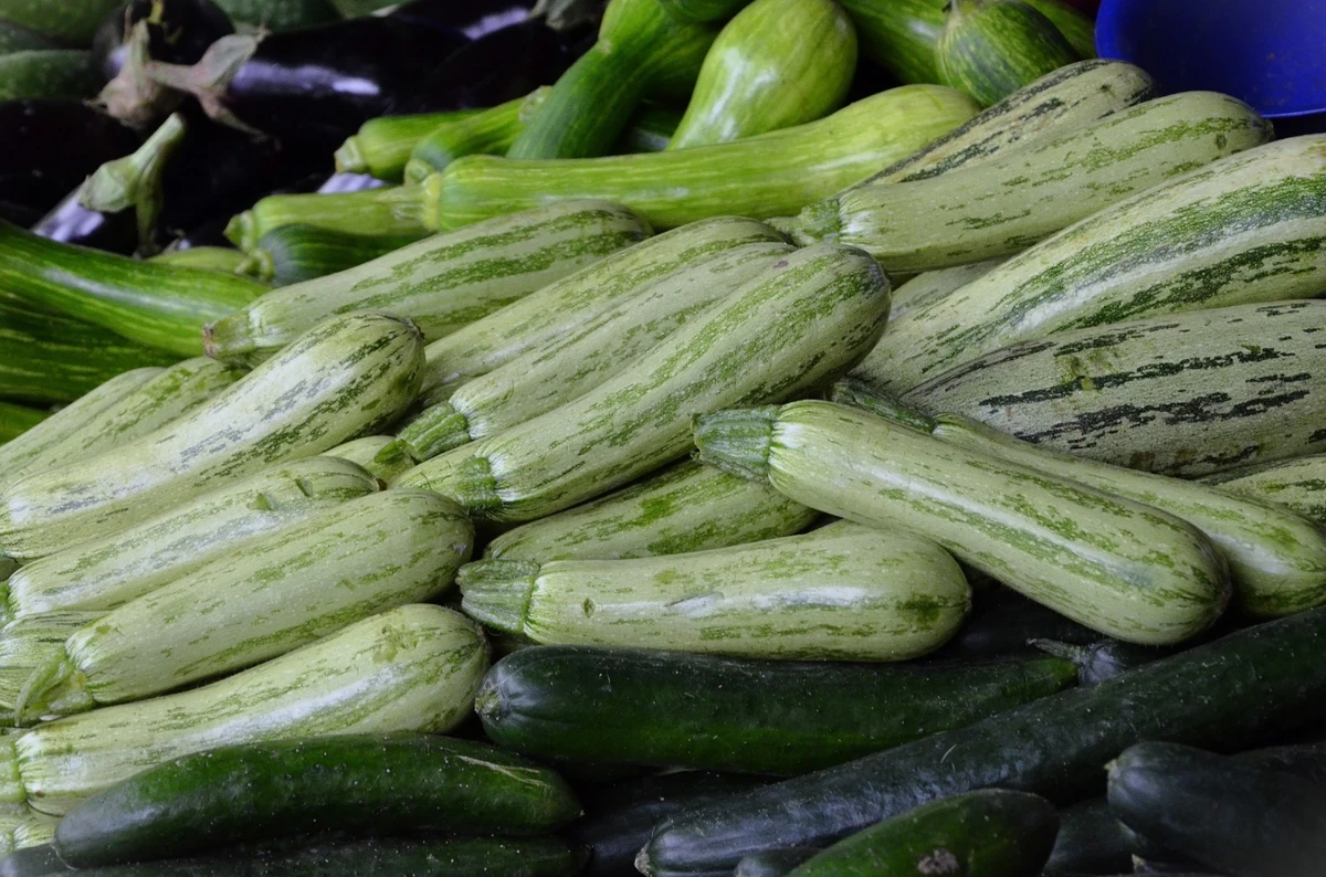 6º) Abobrinha. Com 223 análises, 58 amostras com problemas (26%). Carbendazim, não permitido na cultura, foi a maior irregularidade.  por Shutterstock