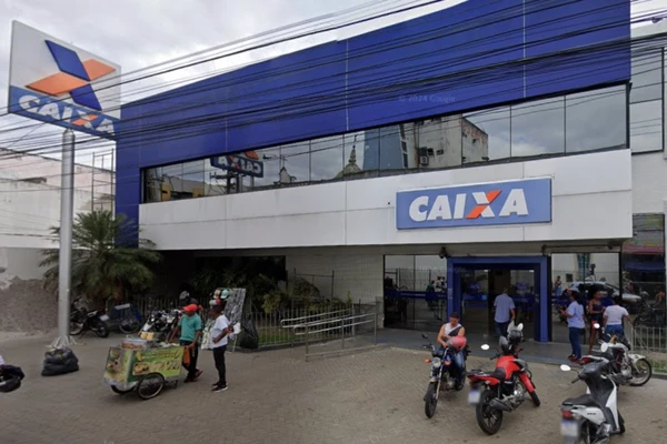 Agência da Caixa fica na Praça dos Remédios, em Feira de Santana