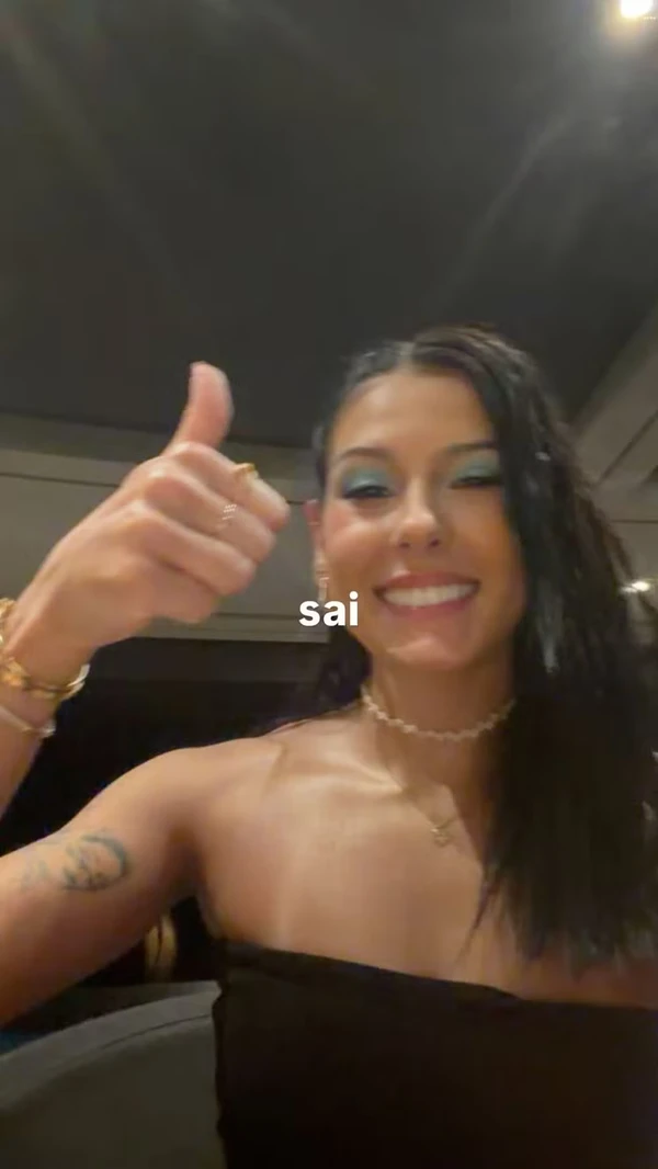 Ana Castela ficou presa em elevador de navio por Reprodução/Instagram