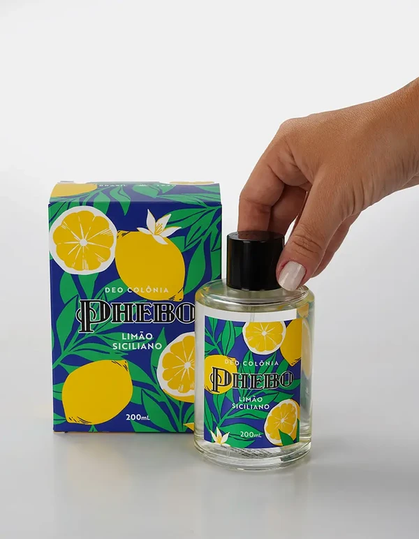 Bergamota & Limão Siciliano - Granado & Phebo - Preço médio: R$ 90 a R$ 100 - Aqui o limão é protagonista. A fragrância lembra a fruta recém-cortada com notas florais fundo suave de cedro e musk. - Dica: é muito usado em camarins por maquiadores para criar um ambiente de frescor e sofisticação.  por Divulgação 