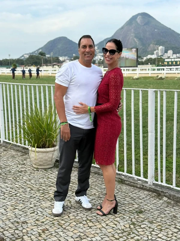 Edmundo com a namorada, Carol Chequer por Reprodução/Instagram