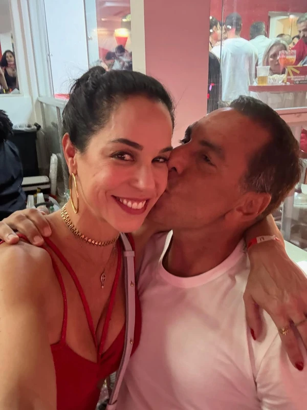 Edmundo com a namorada, Carol Chequer por Reprodução/Instagram