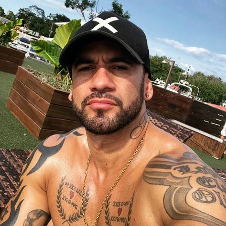 Logo na primeira semana na plataforma, ele faturou R$ 100 mil, cobrando R$ 99,90 pela assinatura por Reprodução/Redes Sociais  