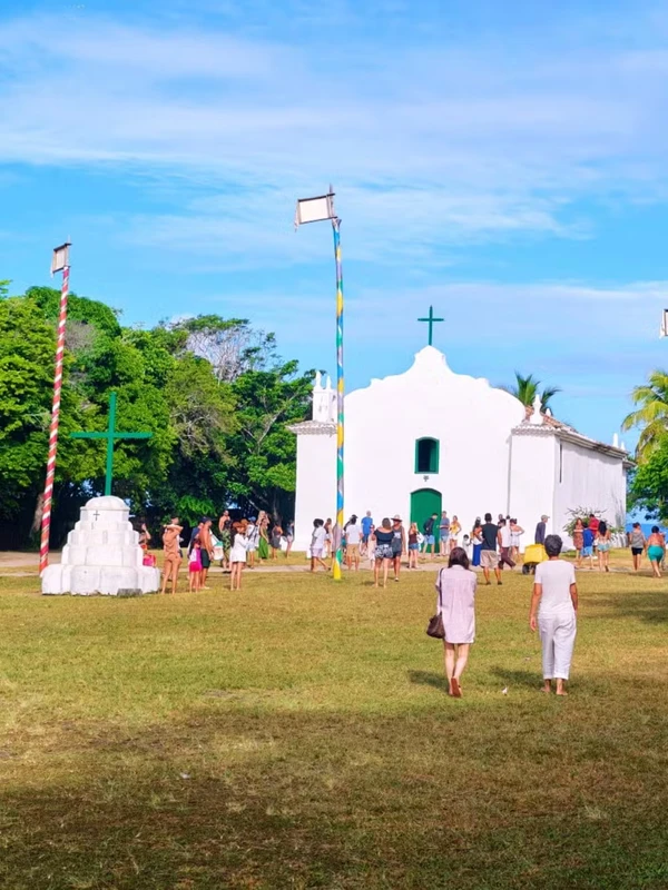 Lívia Andrade flagrou casamento dos atores alemães Matthias Schweighöfer e Ruby O.Fee em Trancoso por Reprodução/Instagram