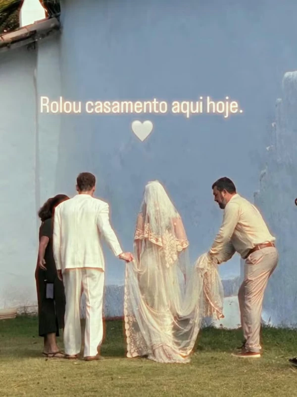 Lívia Andrade flagrou casamento dos atores alemães Matthias Schweighöfer e Ruby O.Fee em Trancoso por Reprodução/Instagram