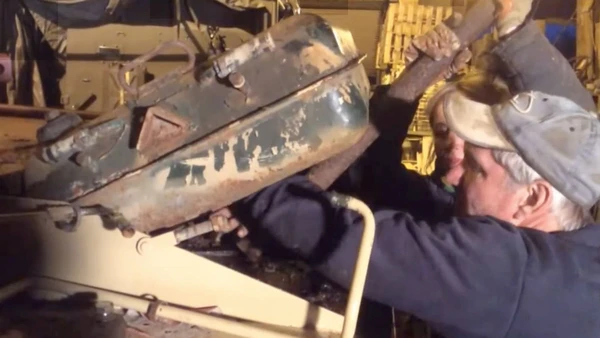 O achado de US$ 2,4 milhões em ouro dentro de um veículo militar puxa um debate direto: rastreabilidade, garimpo e o papel do ouro reciclado.