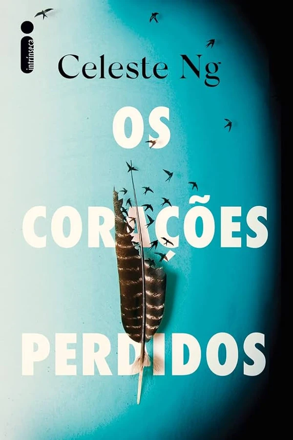 Os corações perdidos, de Celeste Ng (Intrínseca). Depois de anos de instabilidade econômica e violência, sob a justificativa de manter a paz e restaurar a prosperidade, as autoridades passaram a retirar a guarda dos filhos de qualquer pessoa que se oponha à nova legislação — especialmente as de origem asiática — e a forçar as bibliotecas a recolher livros considerados antipatrióticos. por Reprodução