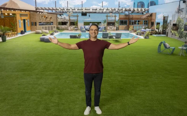 Tadeu Schmidt segue no comando do BBB 26