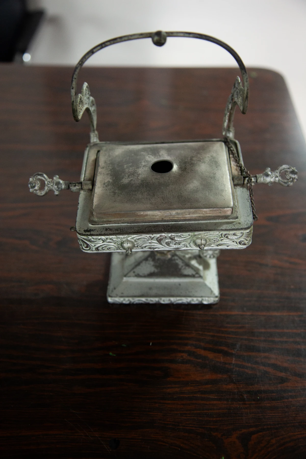 Urna que era utilizada para registrar os votos na escolha da direção da entidade por Sora Maia/CORREIO