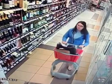 Imagem - Advogada é presa pela sexta vez por furto de bebidas importadas