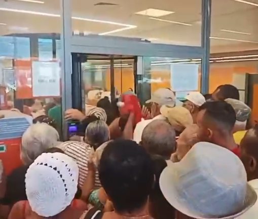 Agência do  Itaú no bairro da Calçada