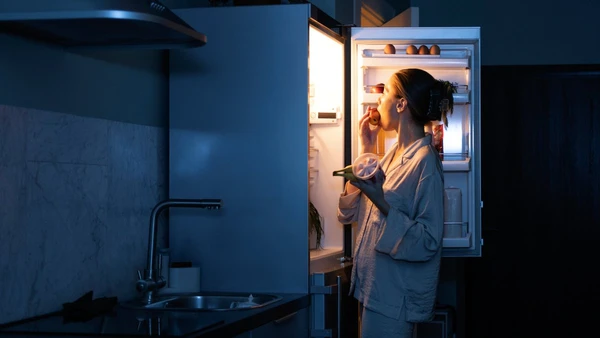 Aprenda a diferenciar a fome física da fome emocional para viver com muito mais equilíbrio