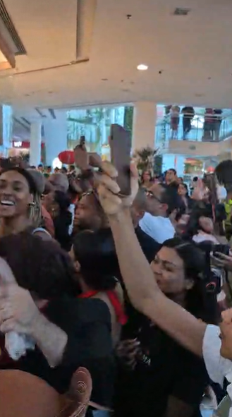 Público se reuniu para acompanhar Casa de Vidro no Shopping Bela Vista por Ana Beatriz Sousa
