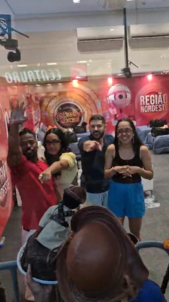 Público se reuniu para acompanhar Casa de Vidro no Shopping Bela Vista por Ana Beatriz Sousa