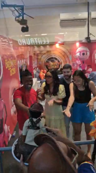 Público se reuniu para acompanhar Casa de Vidro no Shopping Bela Vista por Ana Beatriz Sousa