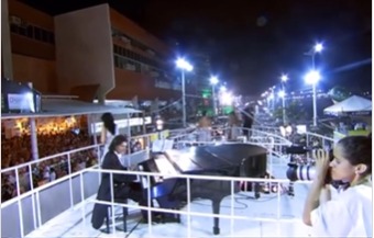 Daniela Mercury coloca piano em trio elétrico (2005) por Reprodução/Redes sociais