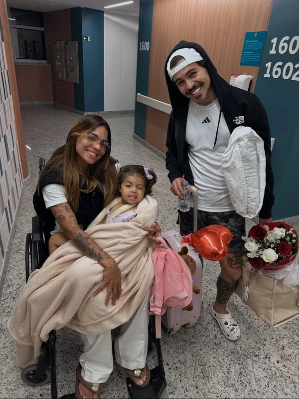 Filha de Tays Reis e Biel passou por cirurgia de emergência após queda por Reprodução/Instagram