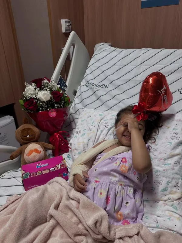 Filha de Tays Reis e Biel passou por cirurgia de emergência após queda por Reprodução/Instagram