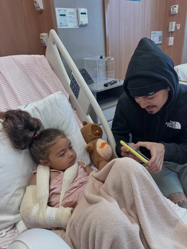 Filha de Tays Reis e Biel passou por cirurgia de emergência após queda por Reprodução/Instagram