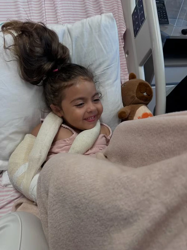 Filha de Tays Reis e Biel passou por cirurgia de emergência após queda por Reprodução/Instagram