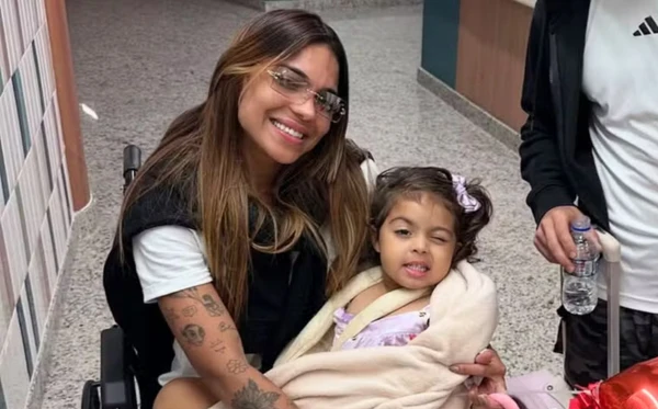 Filha de Tays Reis e Biel passou por cirurgia de emergência após queda