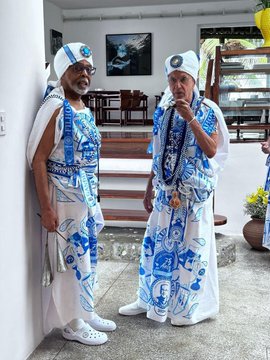 Gilberto Gil e Caetano Veloso desfilam juntos com os Filhos de Gandhy no Carnaval de Salvador (2024) por Bruno Monteiro