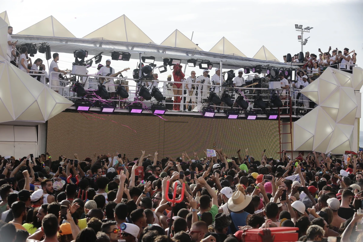 Ivete Sangalo abre primeiro Carnaval após pandemia da covid-19 (2023) por Arisson Marinho/CORREIO