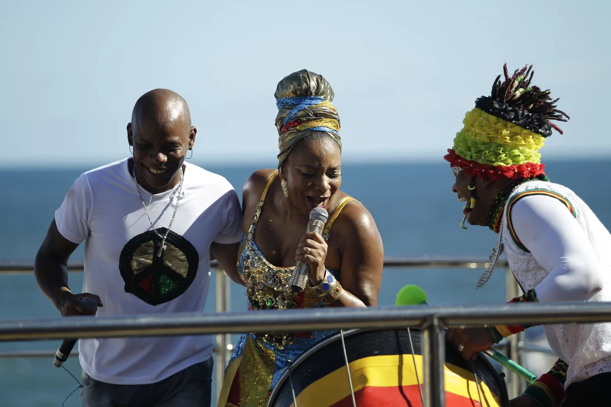 Margareth comemora 30 anos de carreira no trio (2017) por Arisson Marinho/CORREIO