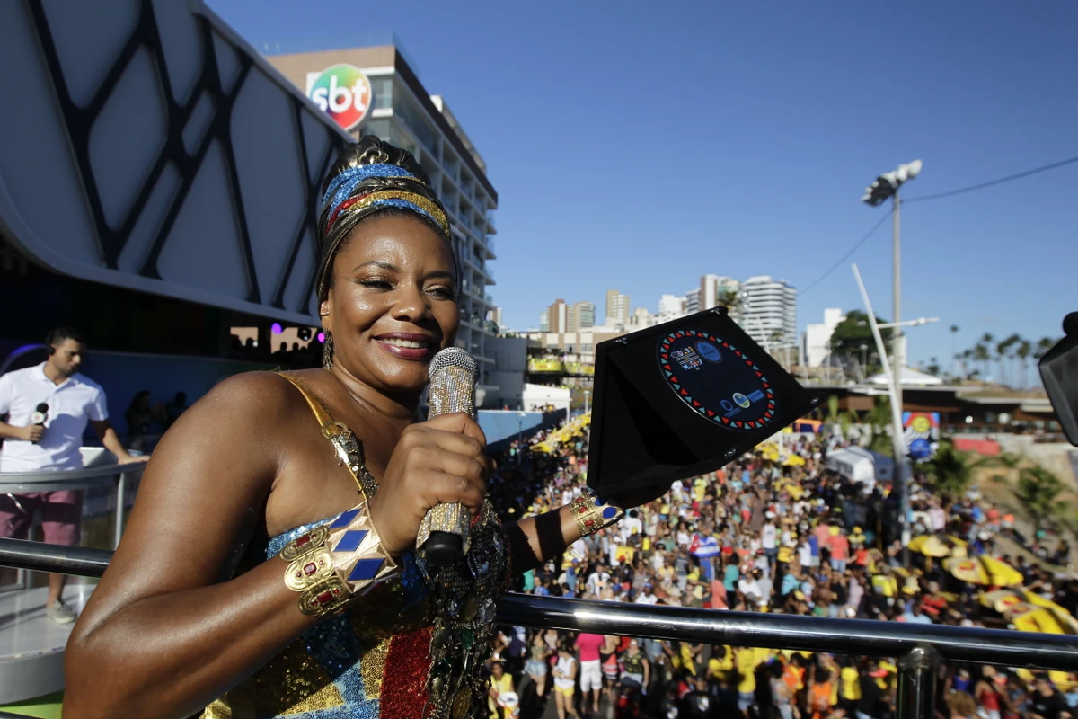 Margareth comemora 30 anos de carreira no trio (2017) por Arisson Marinho/CORREIO